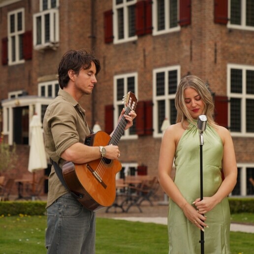 Singer (female) Utrecht  (NL) Intimate wedding performance Max and Lisa