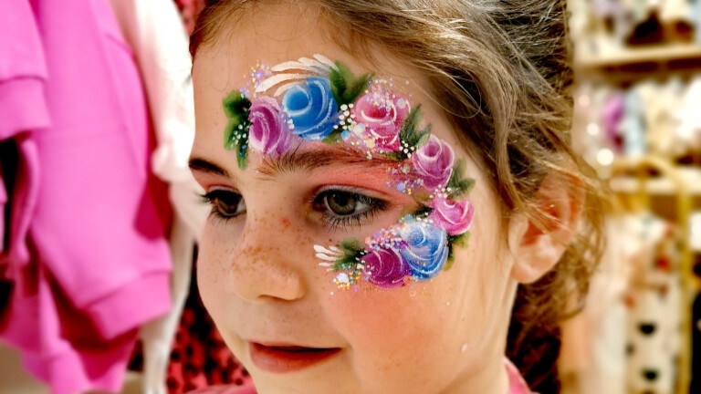 Aunt Tinus Schminkt-children's face paint.