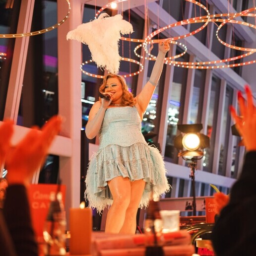 Singer (female) Sappemeer  (NL) Vintage Showgirl Singer | Miss Helena