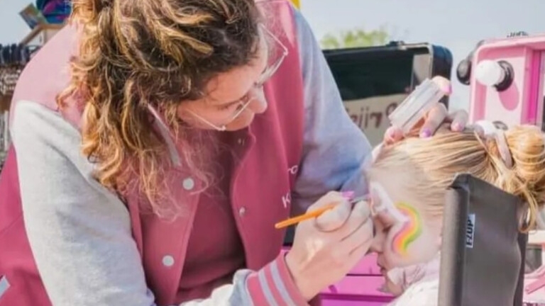 Creabus met Schmink en Glittertattoos