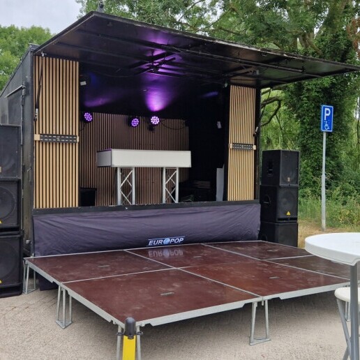 Drive-in show Almere  (NL) Stagecoach with DJ and entertainment!