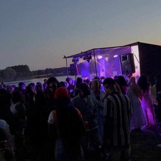 Drive-in show Almere  (NL) Stagecoach with DJ and entertainment!