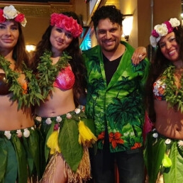 Hawaii dansact en livemuziek Laura Rivas