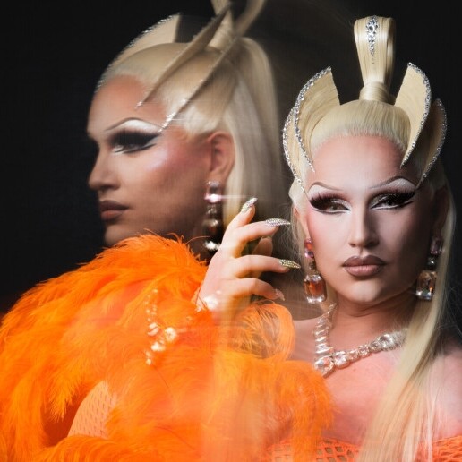 Singer (male) Rotterdam  (NL) Mandy McCandy live zingende Drag Queen