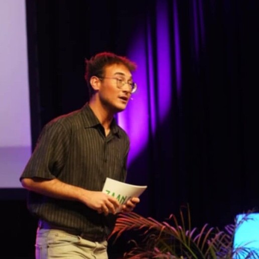 Presenter Amsterdam  (NL) Presenter: Donovan Hilbrink