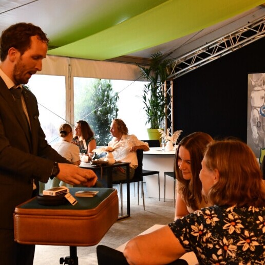 Magician Spijkenisse  (NL) Table / close up magic