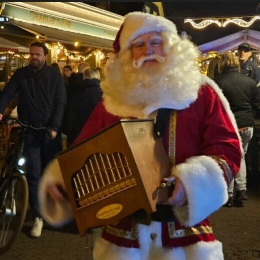 Character/Mascott Deventer  (NL) Kerstman met draaiorgel
