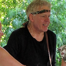 De hippe Zorgtroubadour