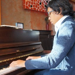 Pianist Gregory Kasanbesari