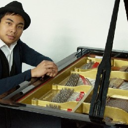 Pianist Gregory Kasanbesari