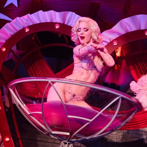 Danser Amsterdam  (NL) Burlesque Champagne act door Fay Loren