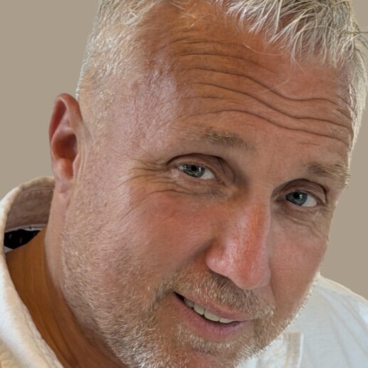 Zanger Emmen  (NL) Eric Dikeb