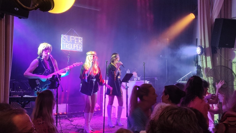 ABBA  TRIBUTE SUPER TROUPER