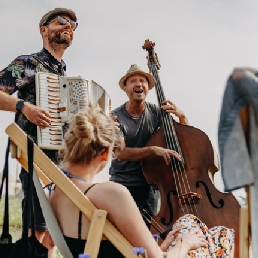 Band Driebergen-rijsenburg  (NL) BombaNaranja ★★★★ Accordion・Contrabass・Vocals