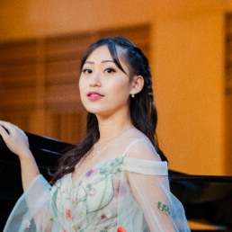 Zangeres Rotterdam  (NL) Soprano | Iva Khuang (Opera & Art Song)