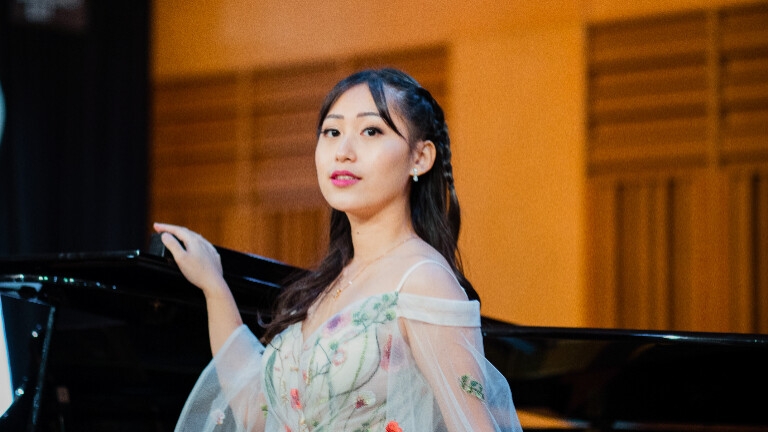 Soprano | Iva Khuang (Opera & Art Song)