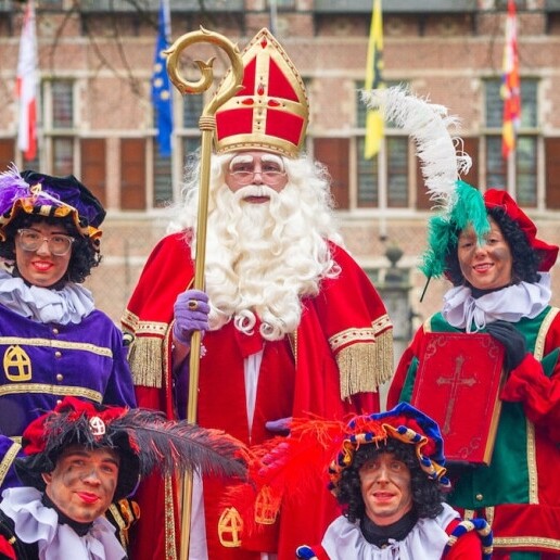 Character/Mascott Rotterdam  (NL) Sinterklaas with Two Satellites