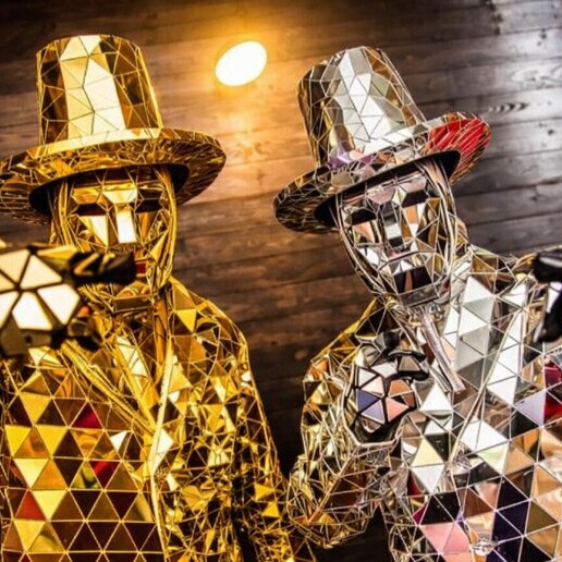 High-End Mirror Dansers