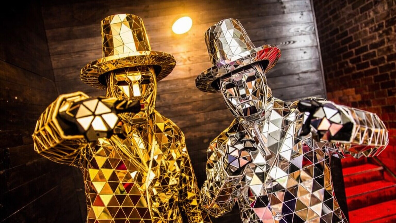 High-End Mirror Dansers