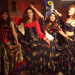 Dansgroep Lelystad  (NL) Gipsy Roma danseressen voor je feest