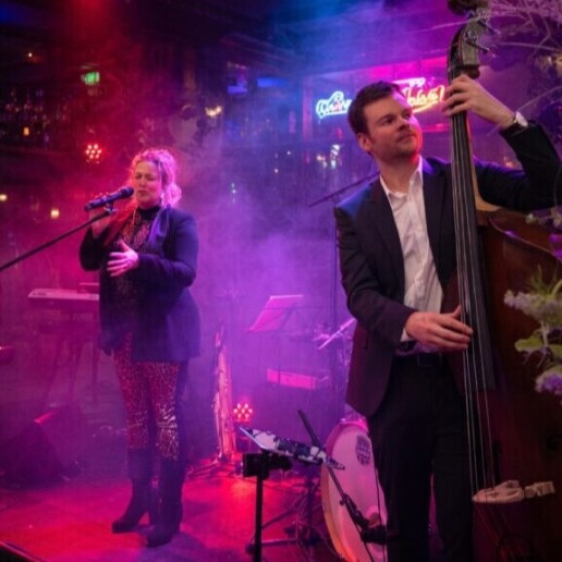Band Papekop  (NL) Carrousel Trio