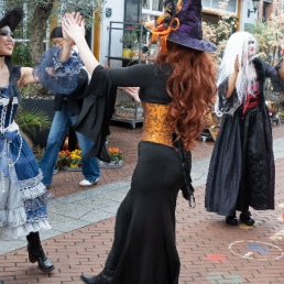 Animatie Oosterhout  (Noord Brabant)(NL) Halloween dans parade (5 pers.)