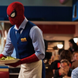 Spider man waiter/ Waiter/ Roller skate