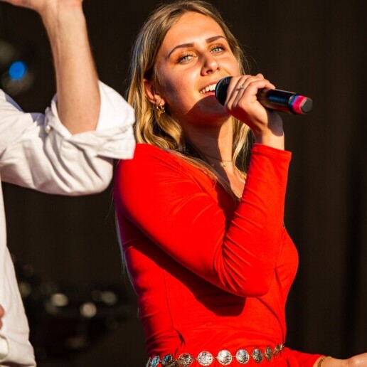 مغنية (أنثى) Tilburg  (NL) Zangeres Kim