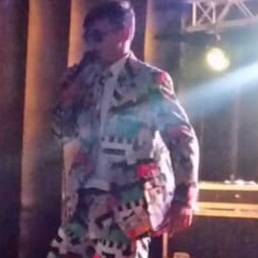 Zanger Rijssen  (NL) feestzanger jessie