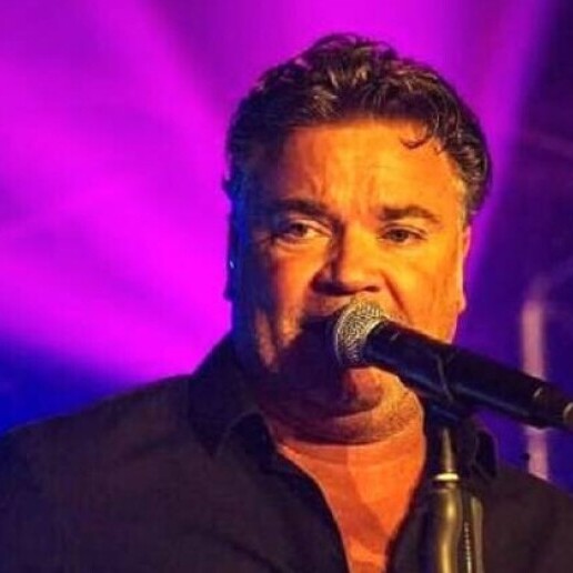 Singer (male) Utrecht  (NL) ANDRE SCHUURMAN- singer entertainer