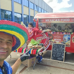 Thuiskok Lelystad  (NL) Juan de Nachos met guacamole man