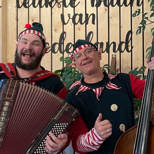 Accordionist Deventer  (NL) Atmosphere Lords Christmas Elves