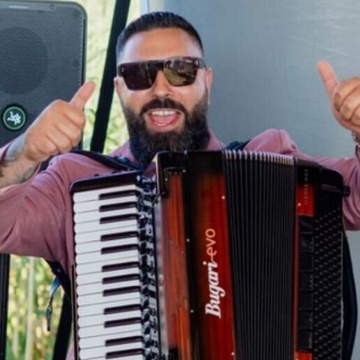 Accordionist Ermelo  (NL) Accordionist Florian Yonel