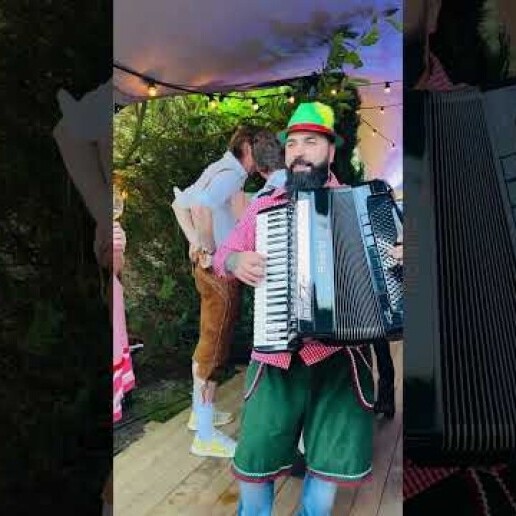 Accordionist Ermelo  (NL) Accordionist Florian Yonel
