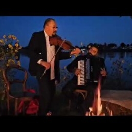 Accordeonist Florian &kostantin violist