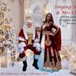 Singing Santa & Mrs. Claus!