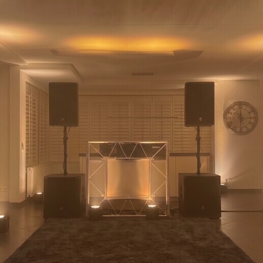 DJ Hillegom  (NL) Bruiloft/Verjaardag DJ Pakket - Populair