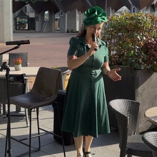 Singer (female) Eindhoven  (NL) Anneloes Evergreen