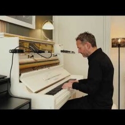 Pianist Erik Smans