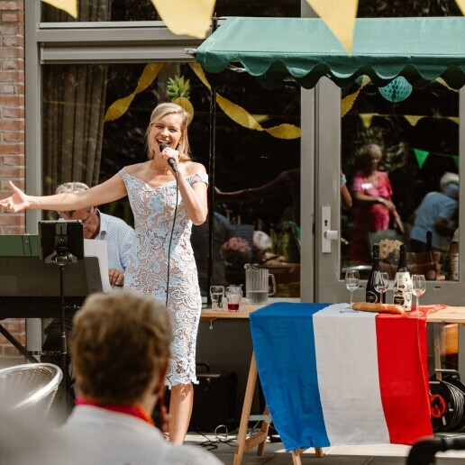 Singer (female) Nijmegen  (NL) Zangeres Franse chansons Yvonne Beunders
