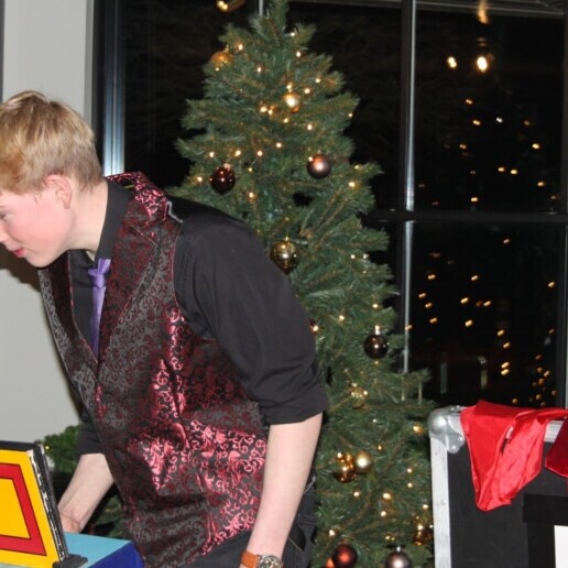 Magician Kampen  (NL) Christmas performance - Magician Jesse