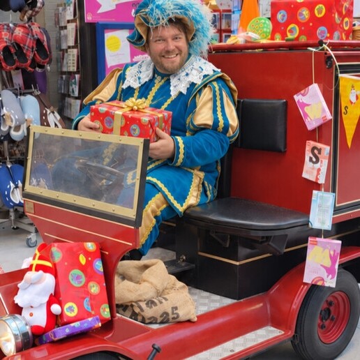 Animatie Groesbeek  (NL) Sinterklaas Pakjes en Pepernotenwagen.