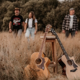 TREASURE, Akoestische Country Pop Band