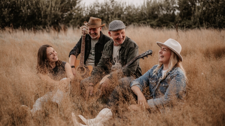 TREASURE, Akoestische Country Pop Band