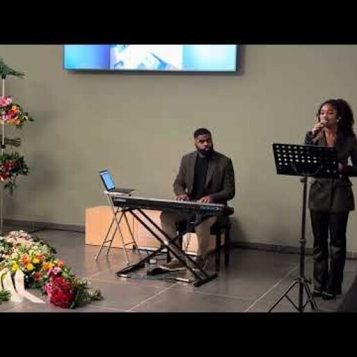Singer (female) Almere  (NL) Funeral Singer Danisha