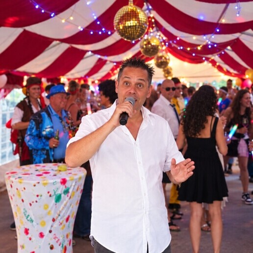 Zanger Brielle  (NL) Nederlandstalige Feest Zanger Silvester