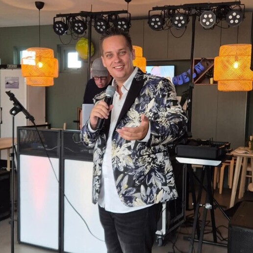 Singer (male) Brielle  (NL) Party singer Silvester - incl. Sound!