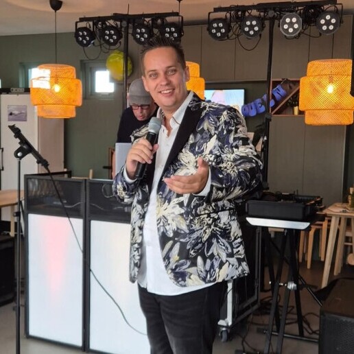 Zanger Brielle  (NL) Feest Zanger Silvester - incl. Geluid!