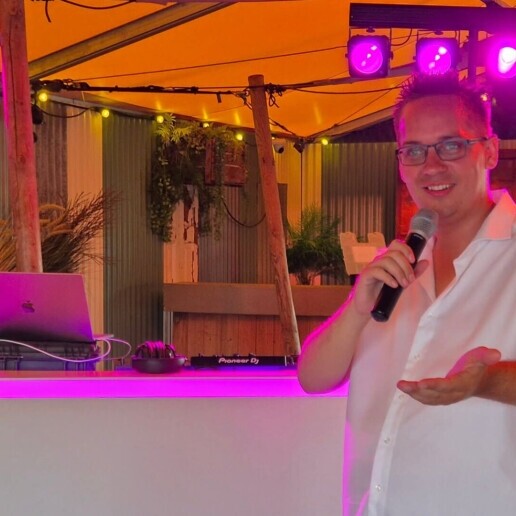 Zanger Brielle  (NL) Nederlandstalige Feest Zanger Silvester