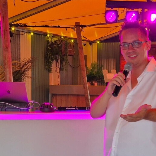 Zanger Brielle  (NL) Nederlandstalige Feest Zanger Silvester